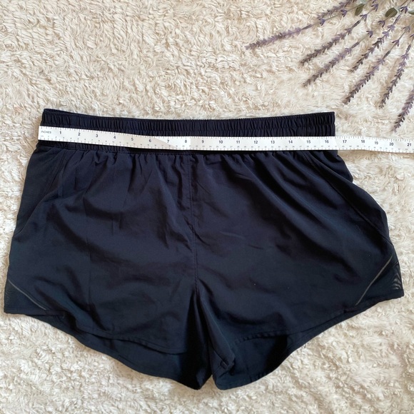 Target All in Motion running exercise black shorts w/ zip side pocket - Picture 4 of 5